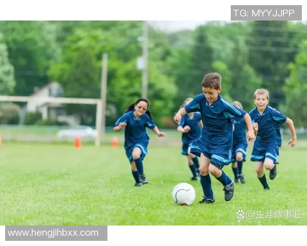 足球明星精彩瞬间进球盘旋图赏析带你领略绿茵场上的绝妙技艺与激情